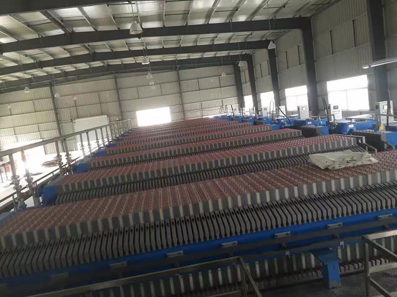 甜蜜素過(guò)濾現(xiàn)場(chǎng)(圖1)